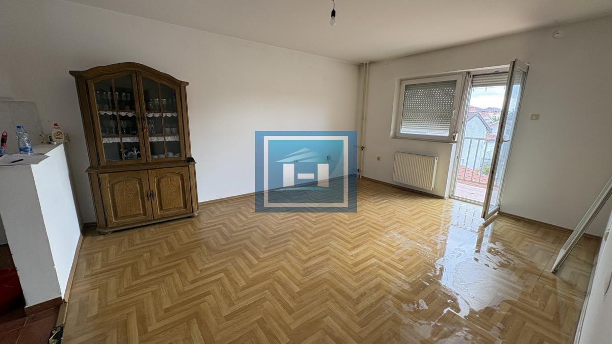 Na prodaju – Trosoban stan 73m² u širem centru grada, mirna lokacija