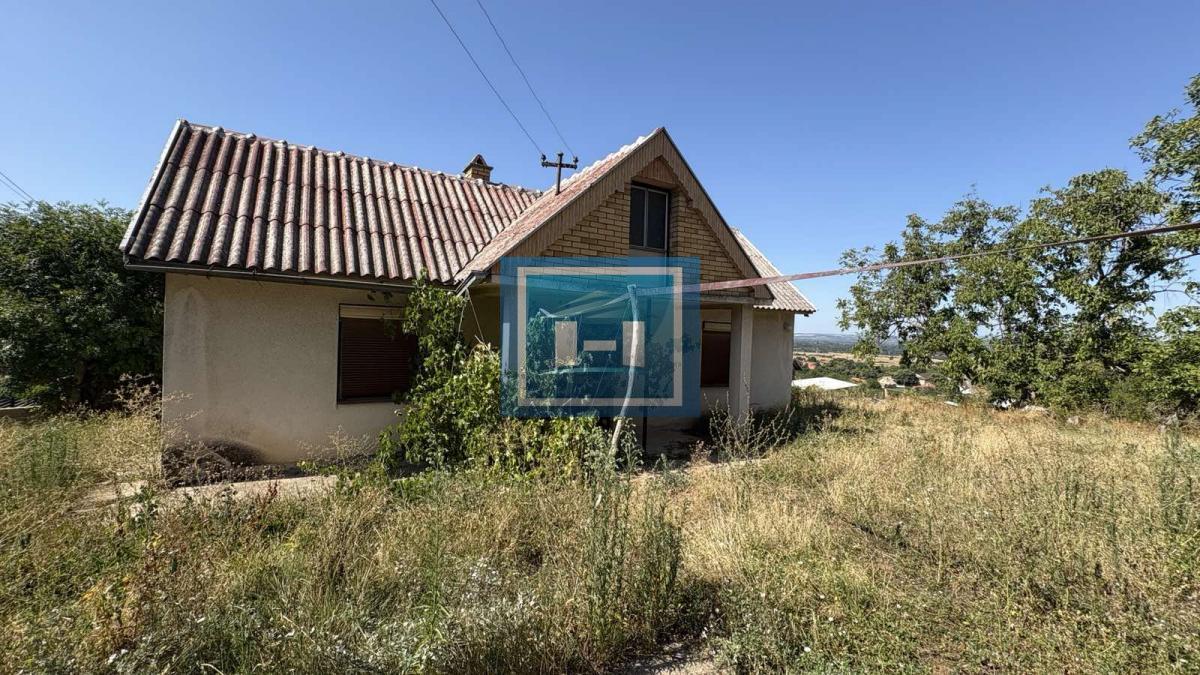 KUĆA SA ZEMLJIŠTEM – MIR I PRIRODA NA SAMO 10 MINUTA OD GRADA