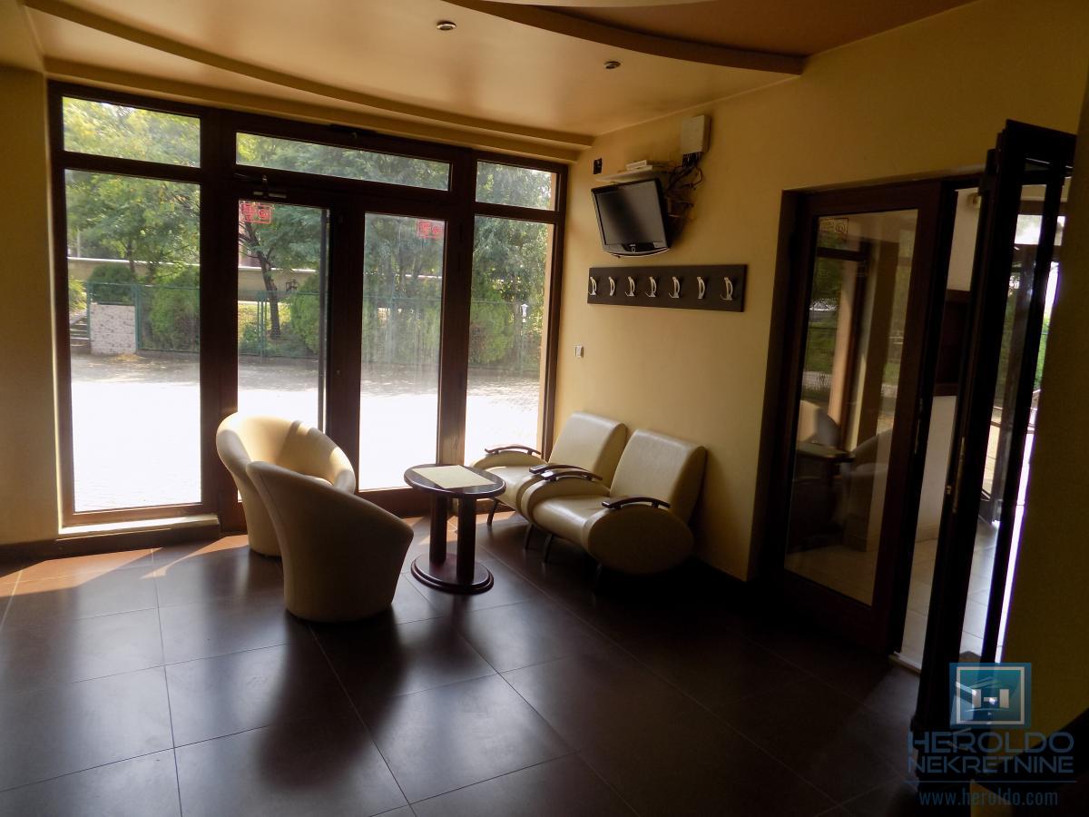 NA PRODAJU – BALON ZA FUDBAL SA KOMPLETNIM INVENTAROM