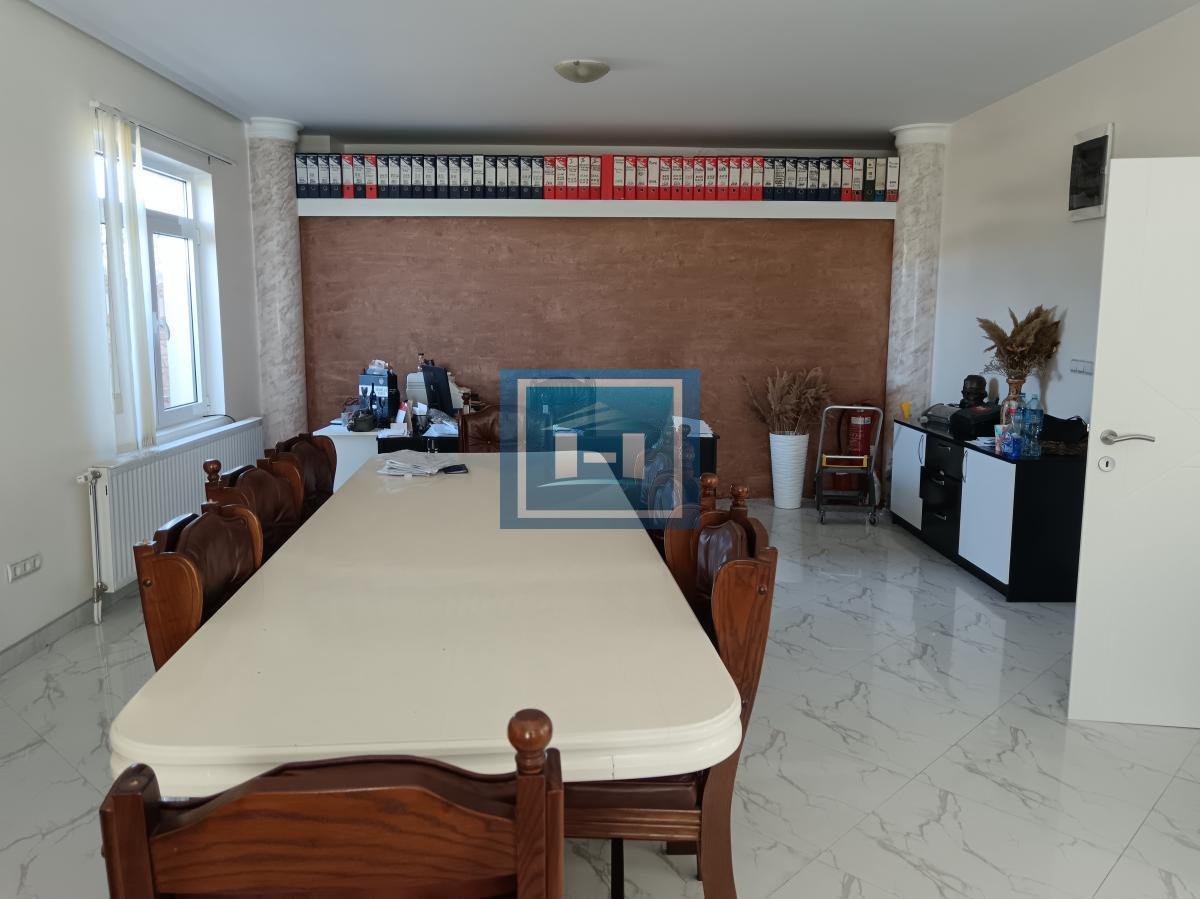 Idealno za preduzetnike – Kuća sa halom i vagom do 60 tona!