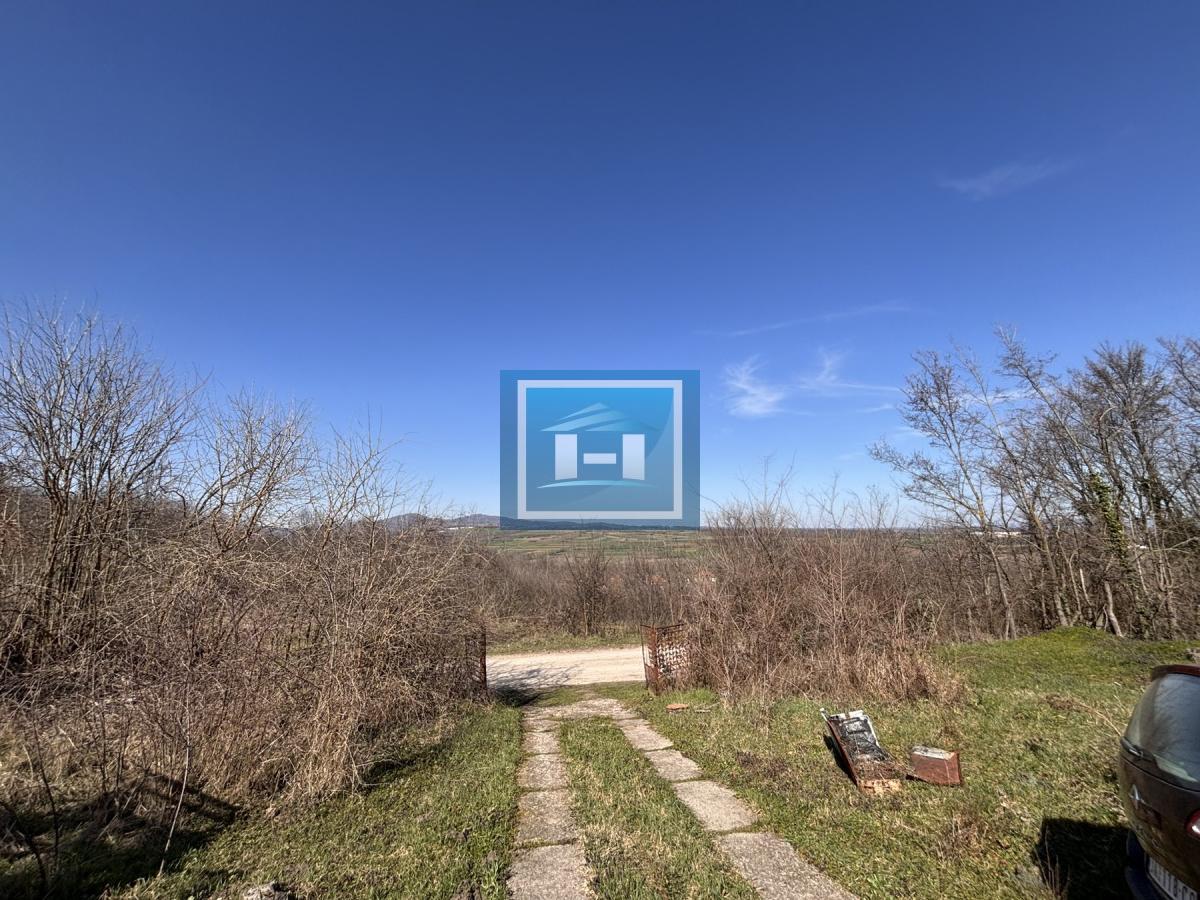 Seosko domaćinstvo – kuća preko 300 m² na placu preko 30 ari