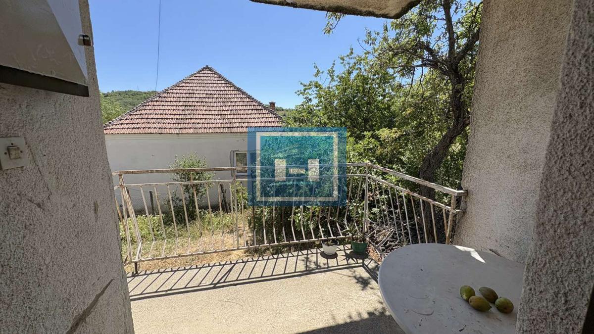 Plac od skoro 17 ari sa kućom od 200m² – mirno seosko okruženje