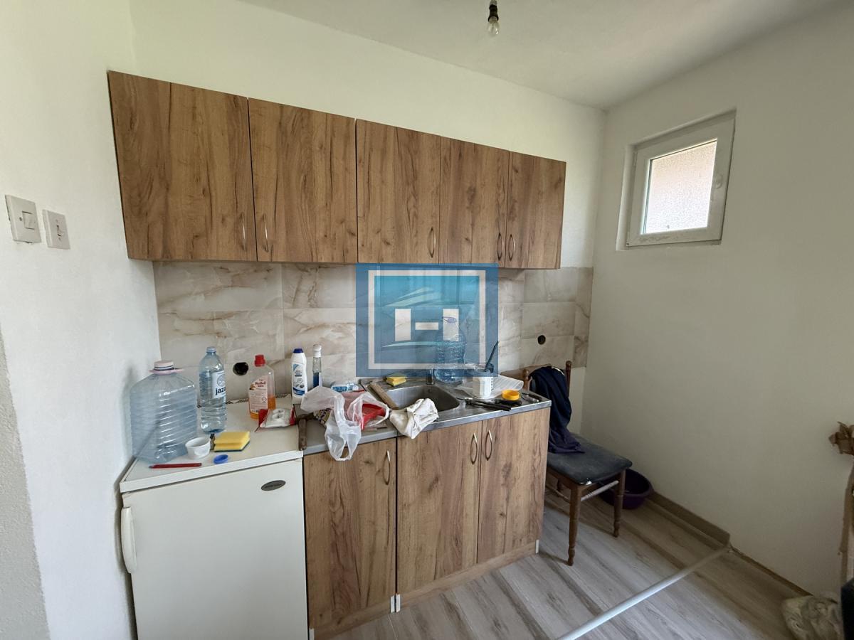 Nameštena garsonjera u mirnom delu Šarine Međe – odmah useljiva