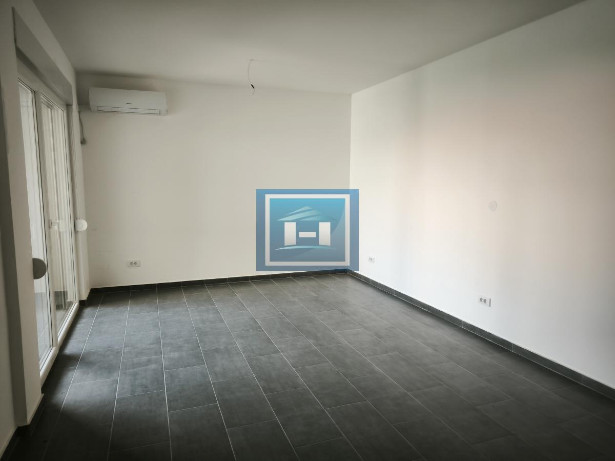 IZDAJE SE NOV, PROSTRAN STAN U CENTRU ĆUPRIJE – IDEALAN ZA PORODICE, FIRME I PRIVATNE DELATNOSTI