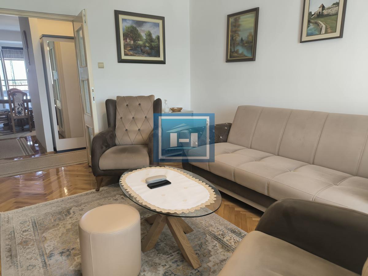 Na prodaju trosoban stan u Ćupriji