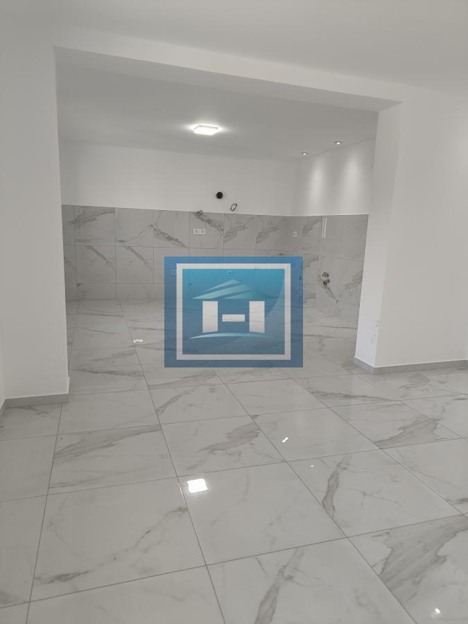 Luksuzna kuća sa dodatnim objektom – spoj elegancije, funkcionalnosti i prestižne lokacije