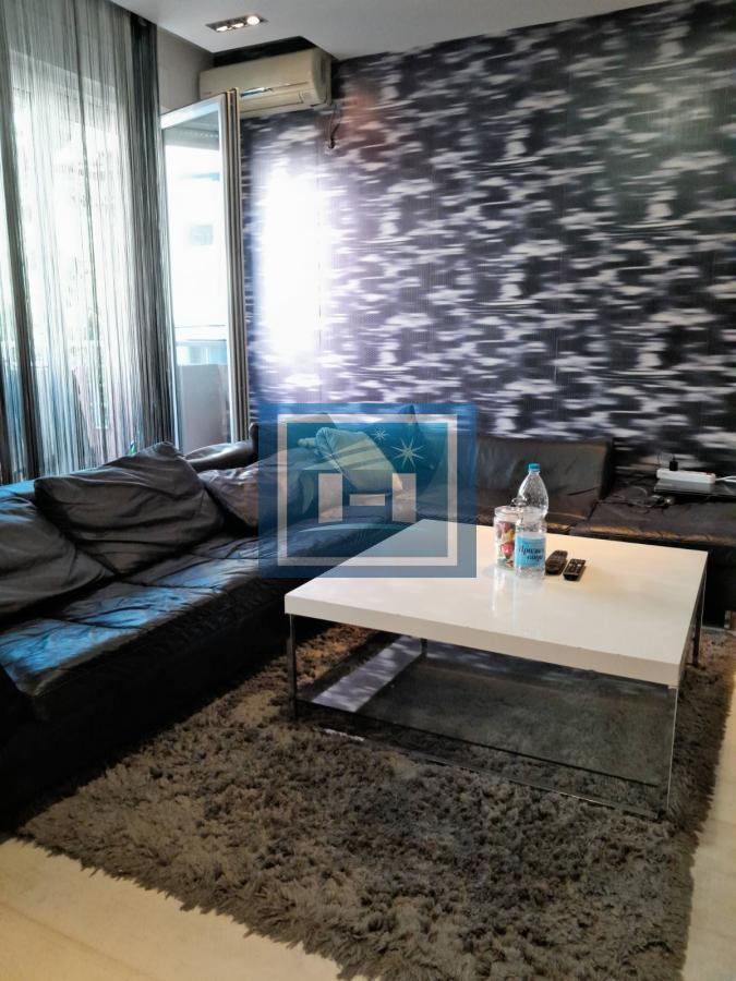 Na prodaju jednoiposoban stan – sam centar Kragujevca, pogled na crkvu!