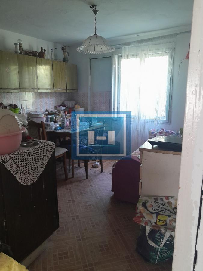 Na prodaju plac od 33 ara sa započetom kućom u Batočini!