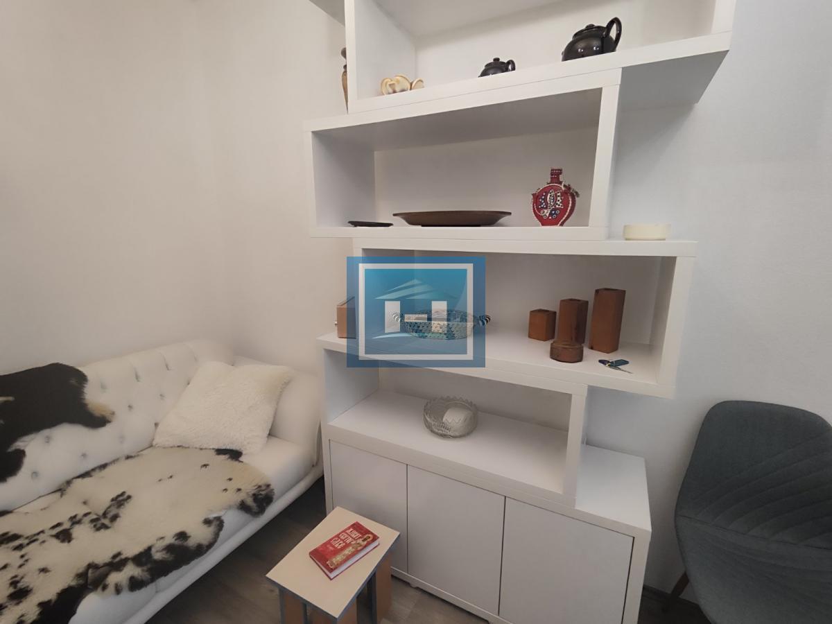 NAMEŠEN JEDNOSOBAN STAN NIŽE SPRATNOSTI U CENTRU JAGODINE