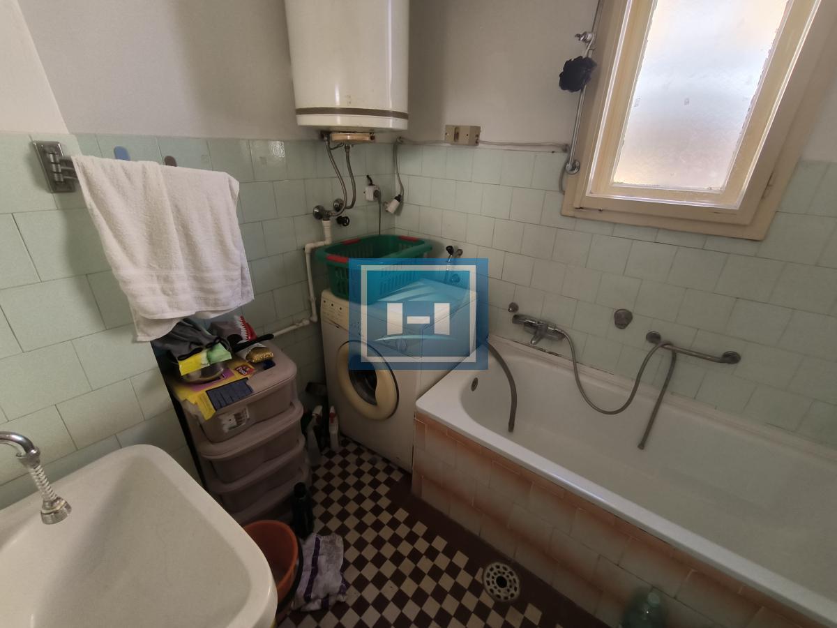 Na prodaju dve kuće sa garažom na 5.85 ari placa