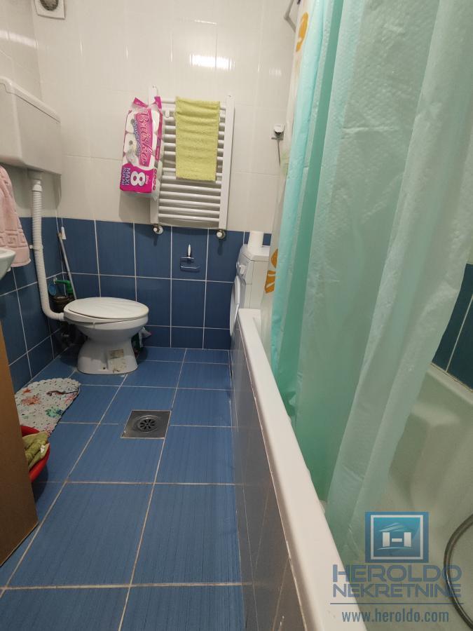 Trosoban stan u blizini Akva parka