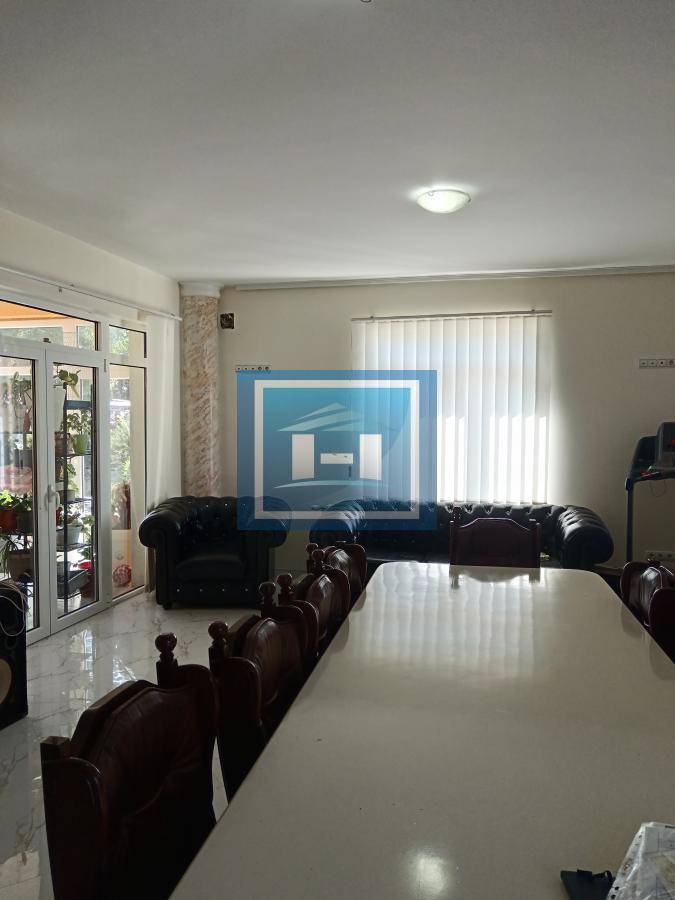 Idealno za preduzetnike – Kuća sa halom i vagom do 60 tona!