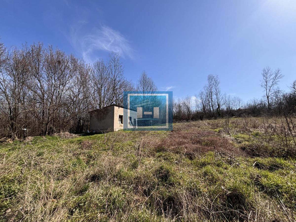 Seosko domaćinstvo – kuća preko 300 m² na placu preko 30 ari