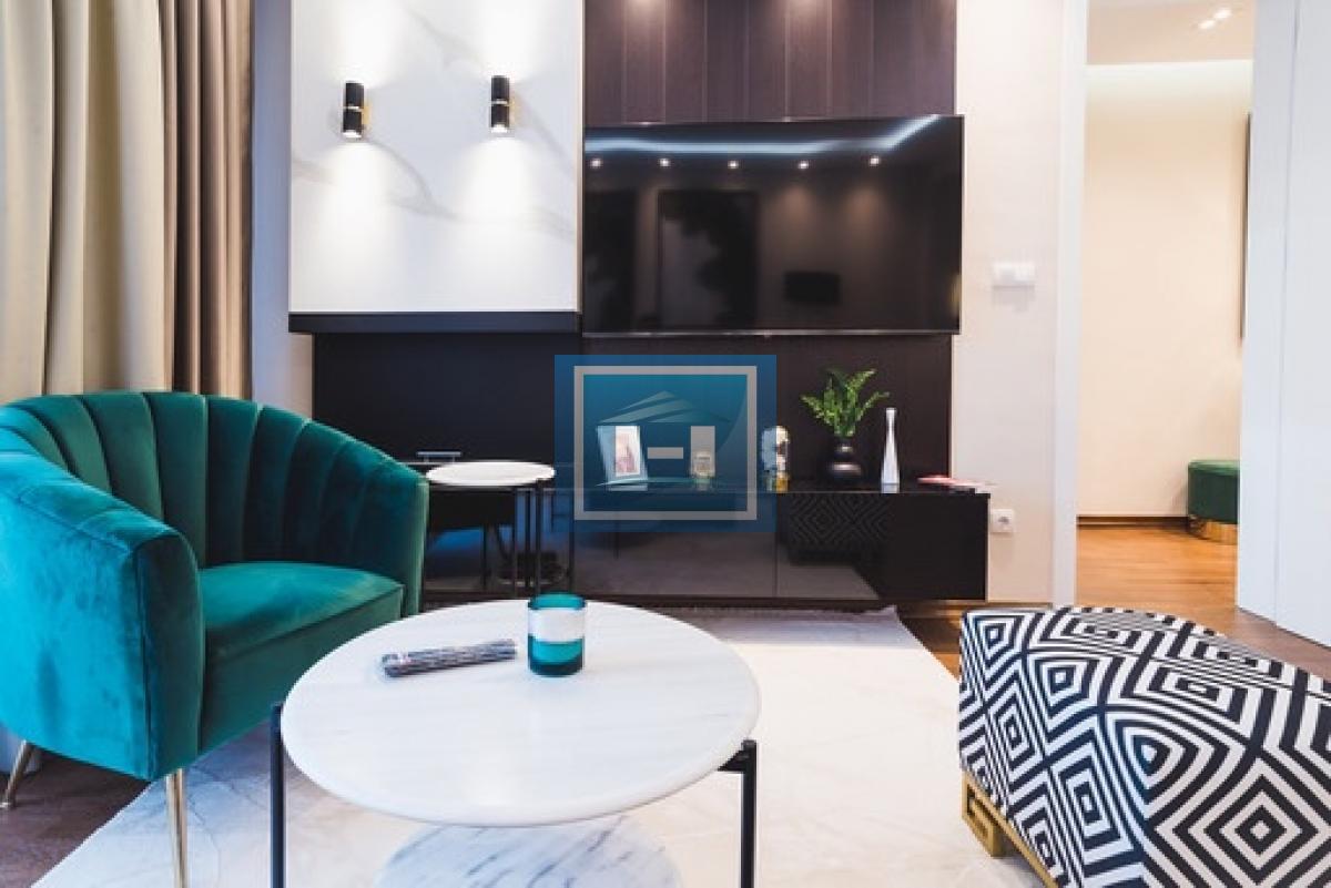 IZDAJE SE STAN U STROGOM CENTRU GRADA – U STARIM „MORAVSKI STIL“ ZGRADAMA