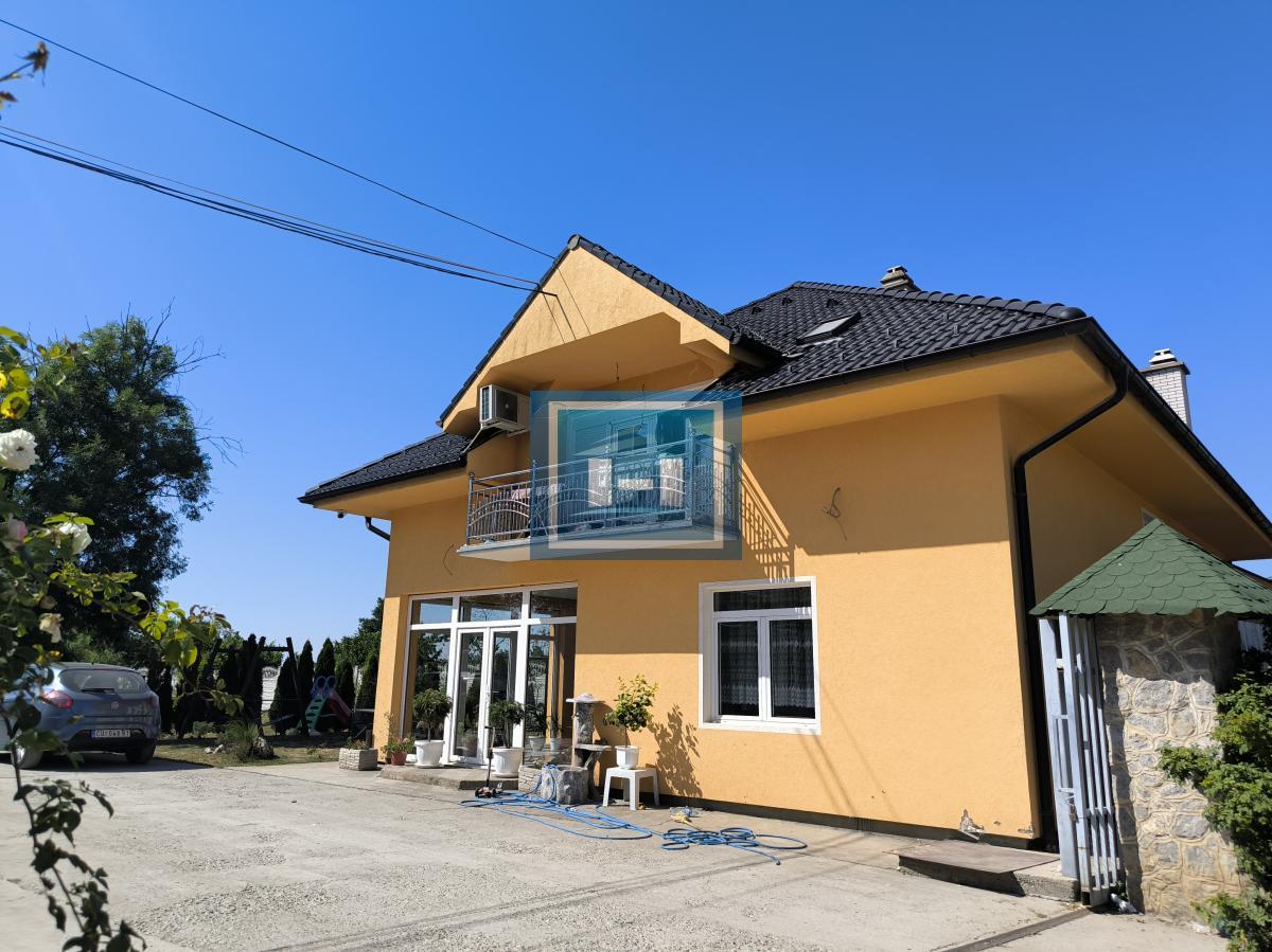 Idealno za preduzetnike – Kuća sa halom i vagom do 60 tona!