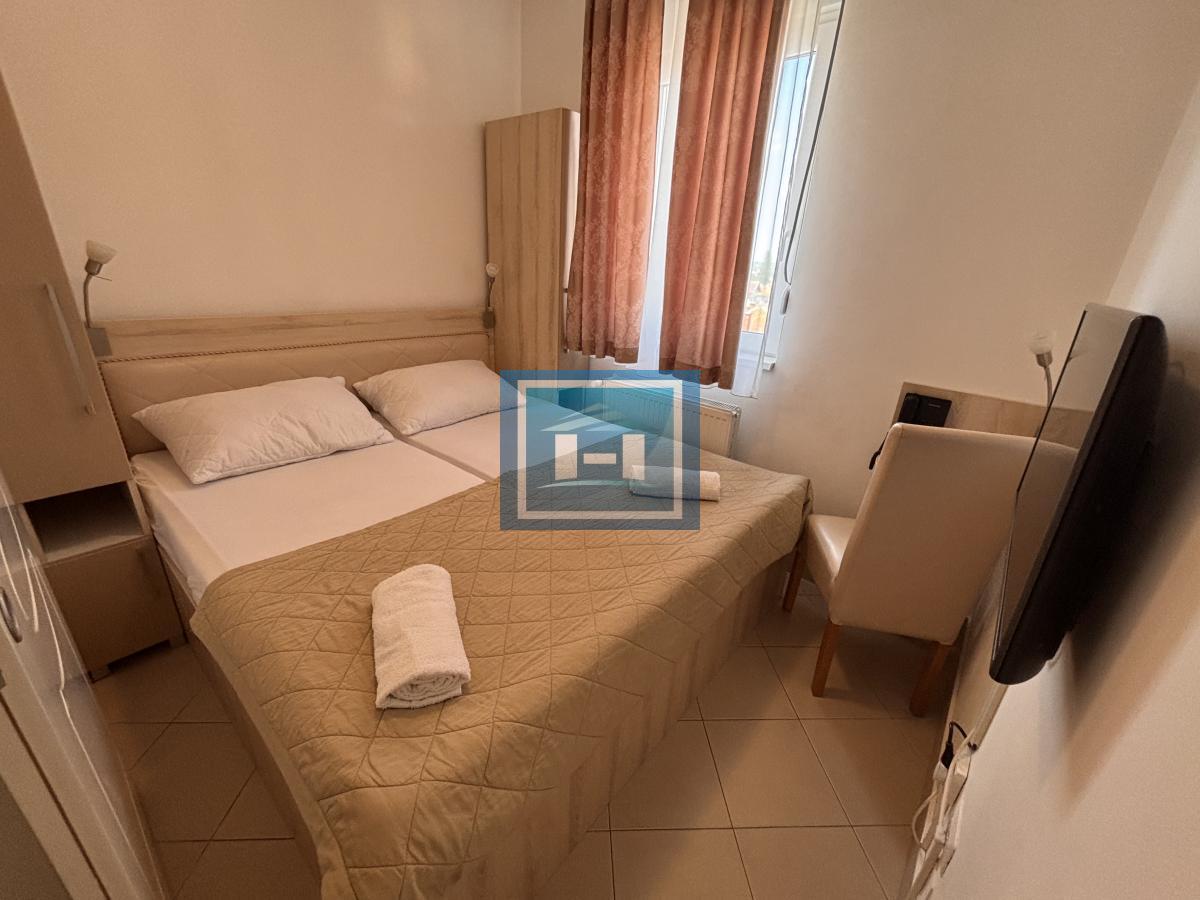 Izdajemo kompletno namešten  dvosoban stan u Wingu