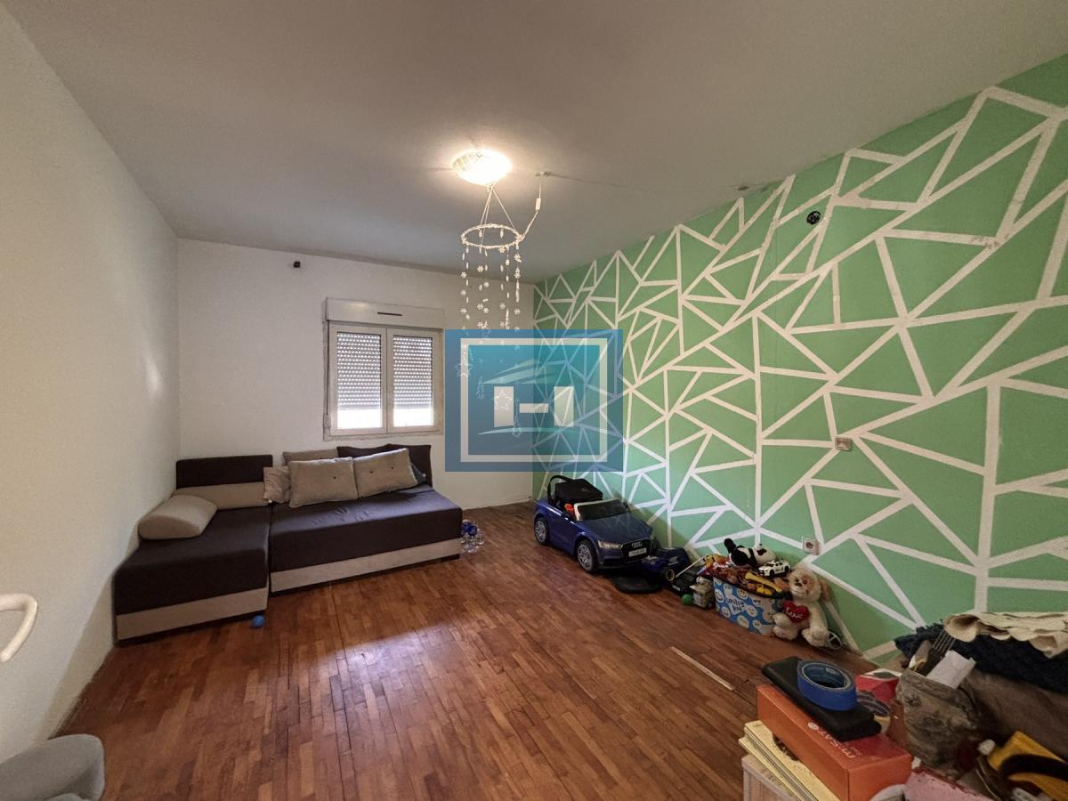 Seosko domaćinstvo – kuća preko 300 m² na placu preko 30 ari