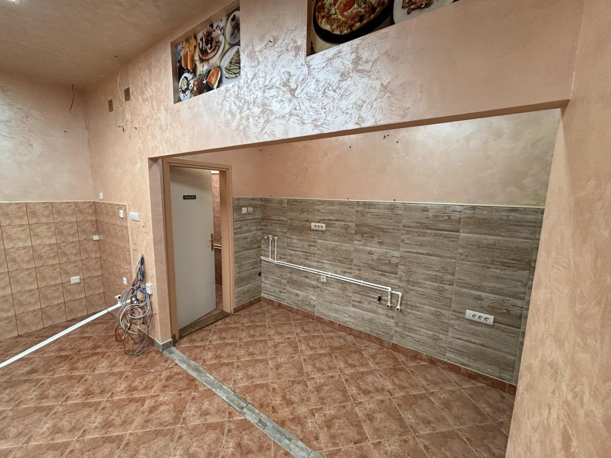 Izdaju se dva lokala spojena u jednom u centru Jagodine