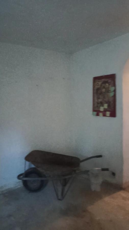 Parcela za izgradnju sa svim priključcima i uknjiženim objektom za adaptaciju u Crvenim livadama