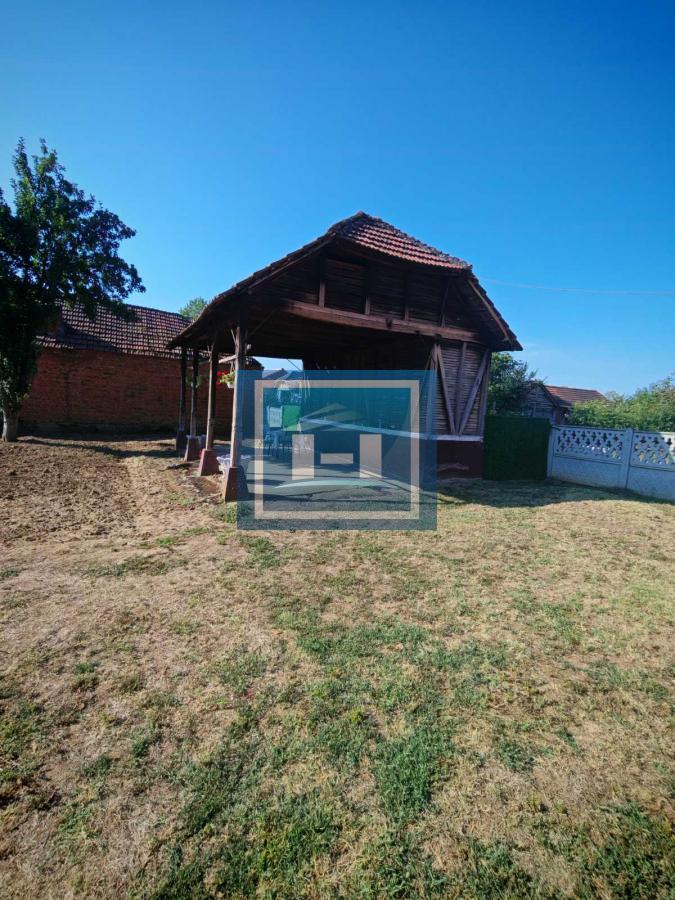 Na prodaju seosko domaćinstvo u Donjem Katunu