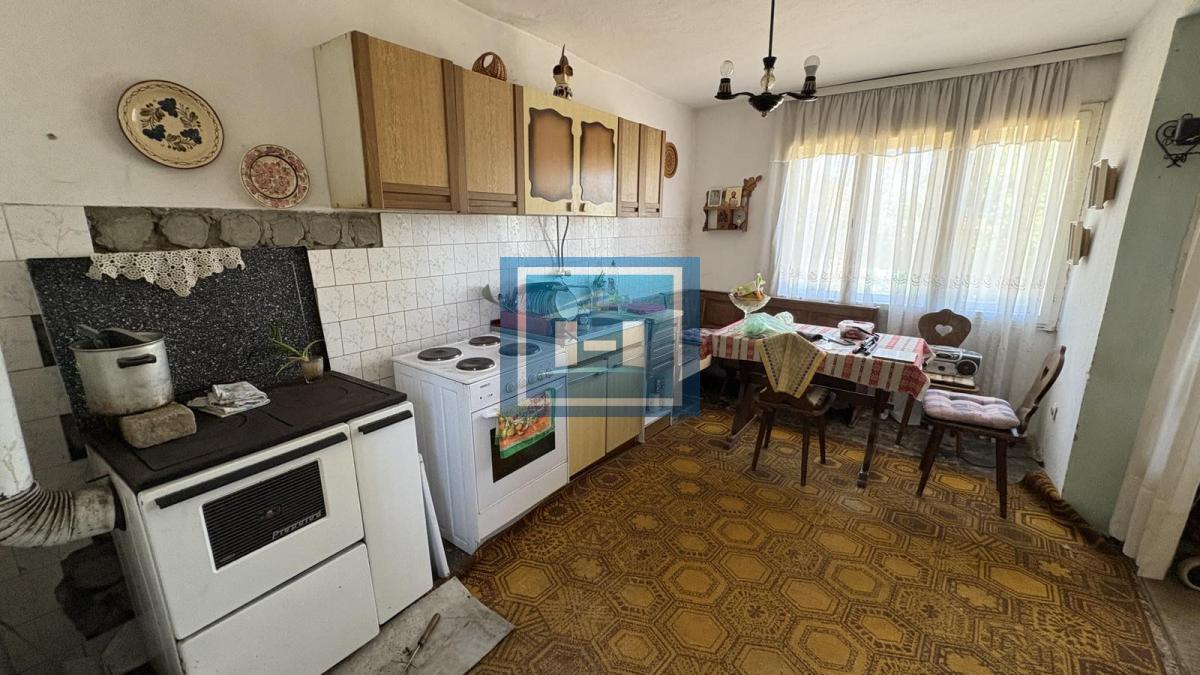 Plac od skoro 17 ari sa kućom od 200m² – mirno seosko okruženje