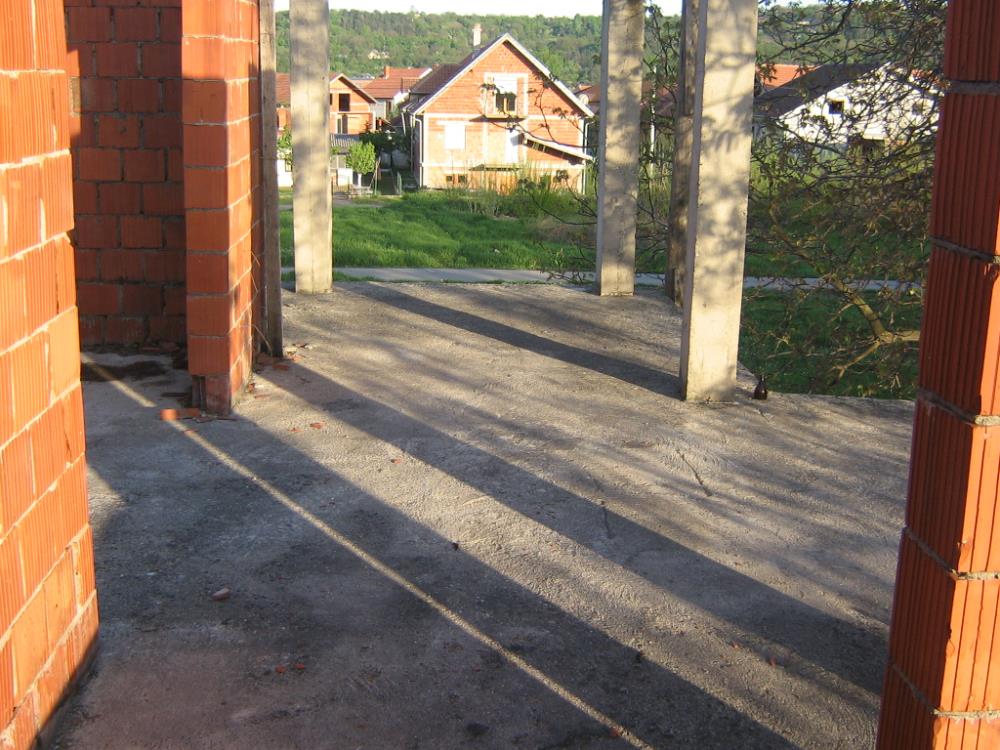 Nezavršena kuća, Solaris