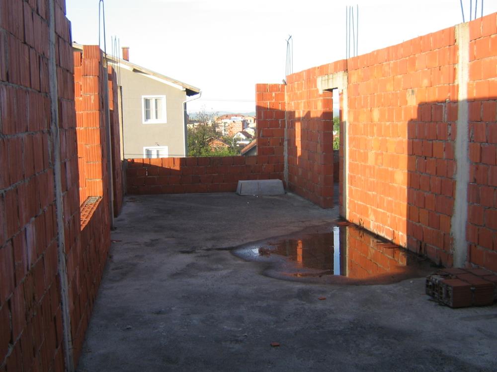 Nezavršena kuća, Solaris