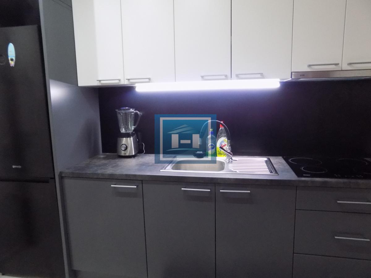 Stan u dva nivoa na idealnoj lokaciji!