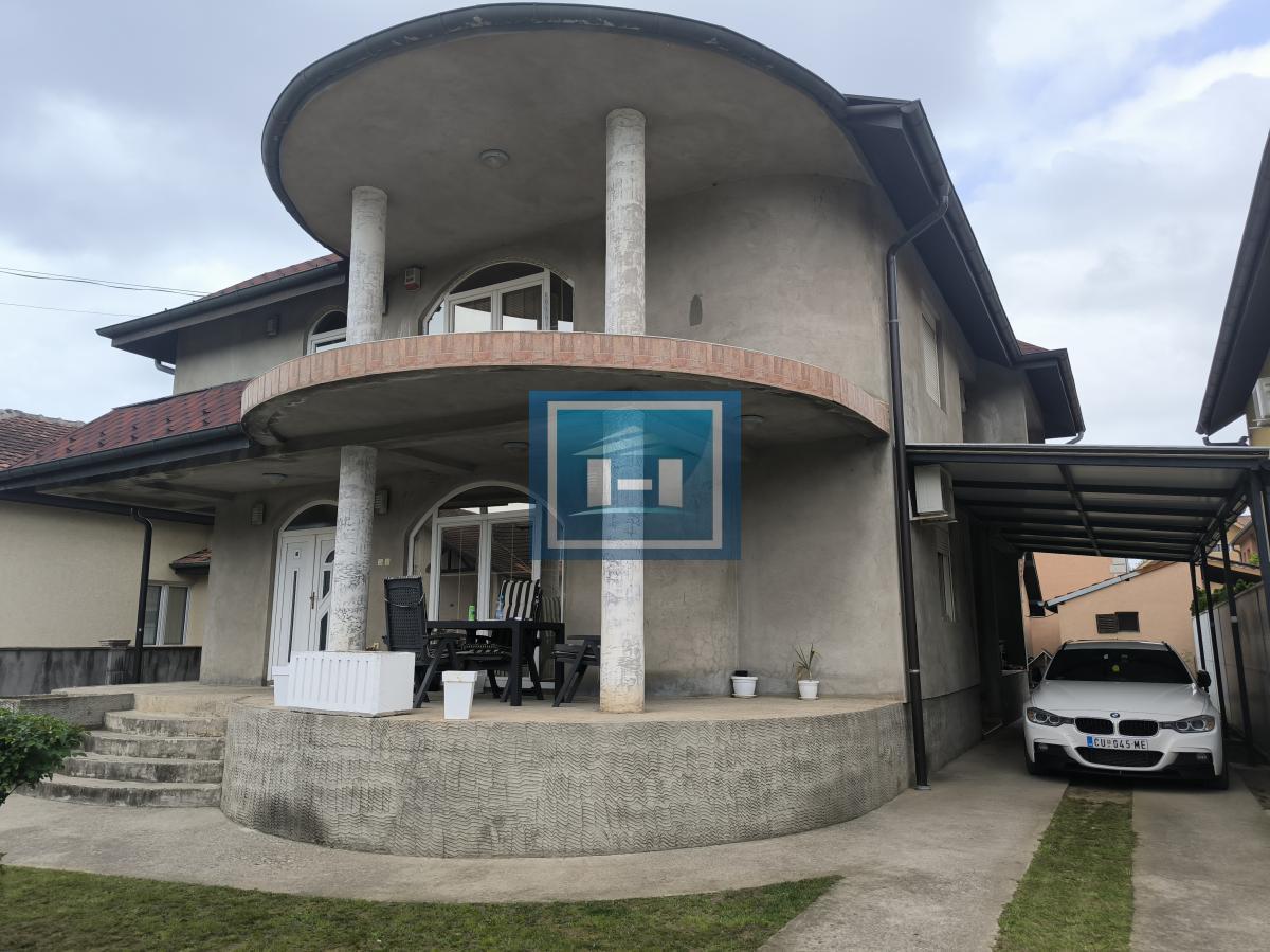 Na prodaju – Luksuzna porodična kuća