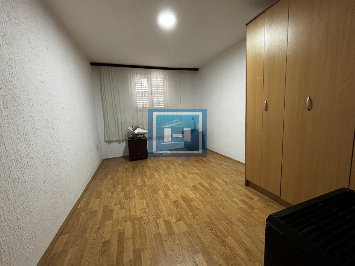 Kompletno seosko domaćinstvo na 7 km od Jagodine