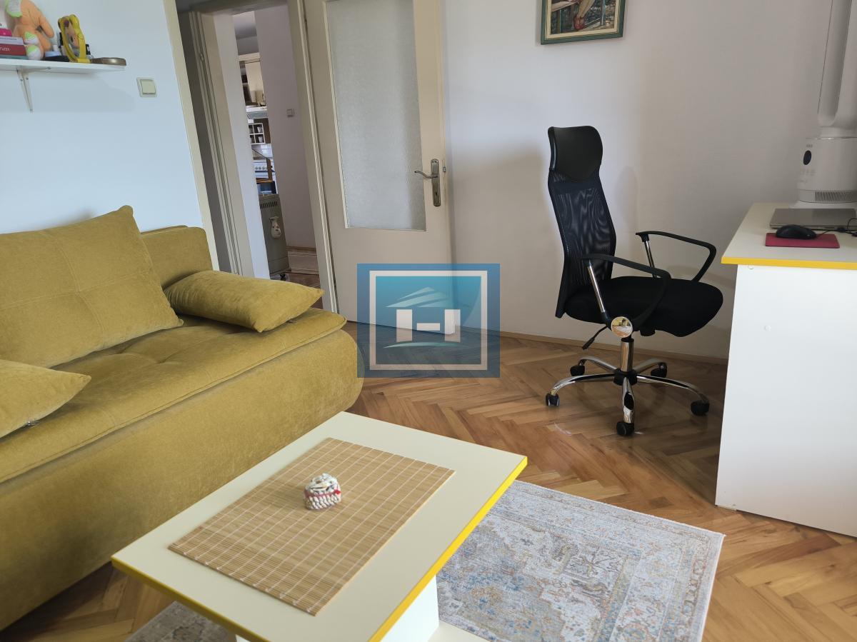 Na prodaju trosoban stan u Ćupriji