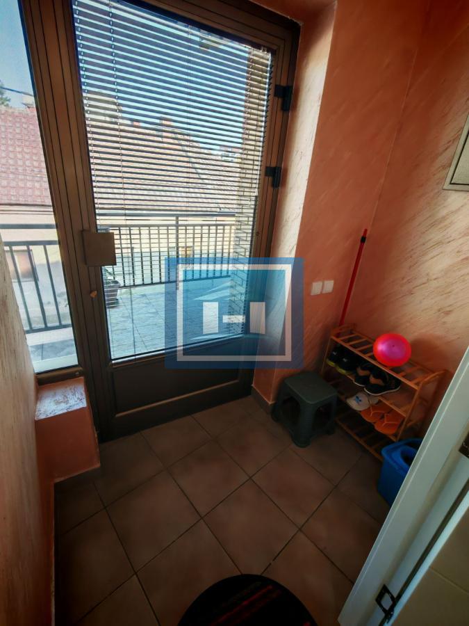 Izdaje se potpuno renovirana opremljena garsonjera