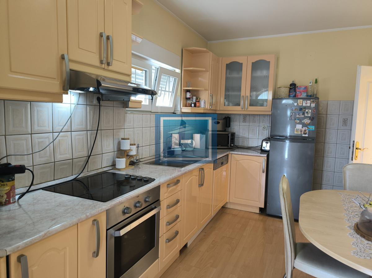 Na prodaju – Luksuzna porodična kuća