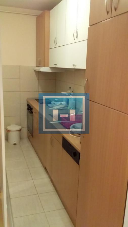 Odlična prilika! Stan u novijoj zgradi sa liftom, terasom i parkingom