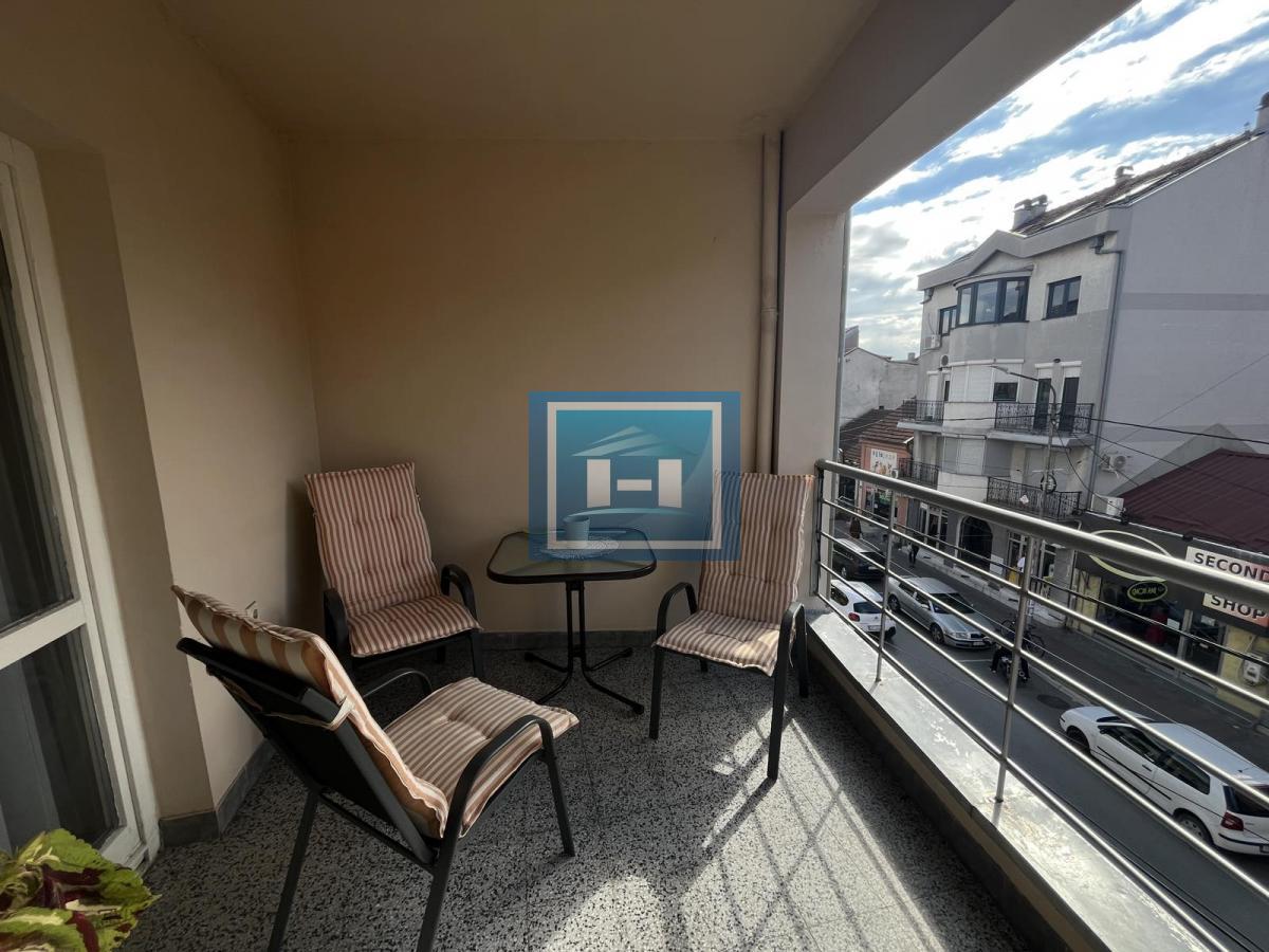 NASLOV: STAN KOJI OSVAJA NA PRVI POGLED — CENTAR, STIL I TRI SPAVAĆE SOBE!