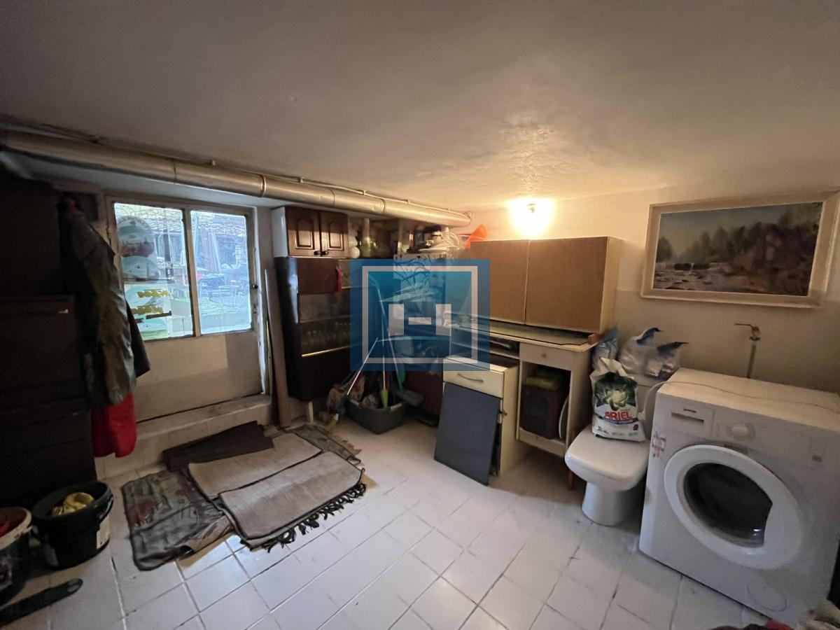 Velika kuća 200m² na mirnoj lokaciji – idealna za veću porodicu