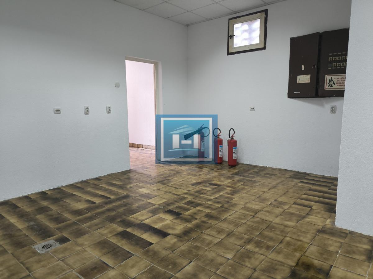 Top prilika za izdavanje! Poslovni prostor 230m² sa magacinom i parkingom!