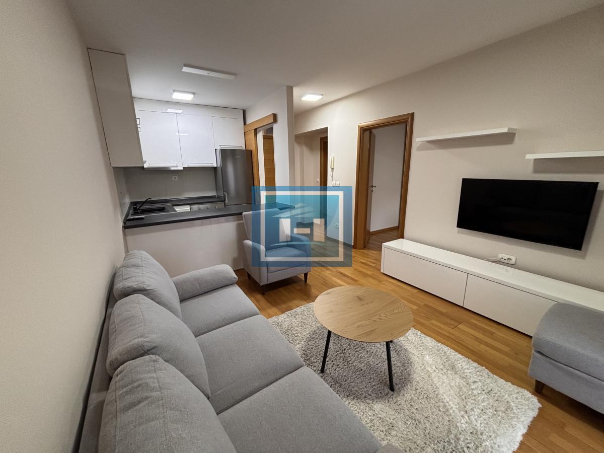 IZDAJE SE JEDNOSOBAN STAN U CENTRU JAGODINE – NOVOGRADNJA, FANTASTIČAN POGLED!