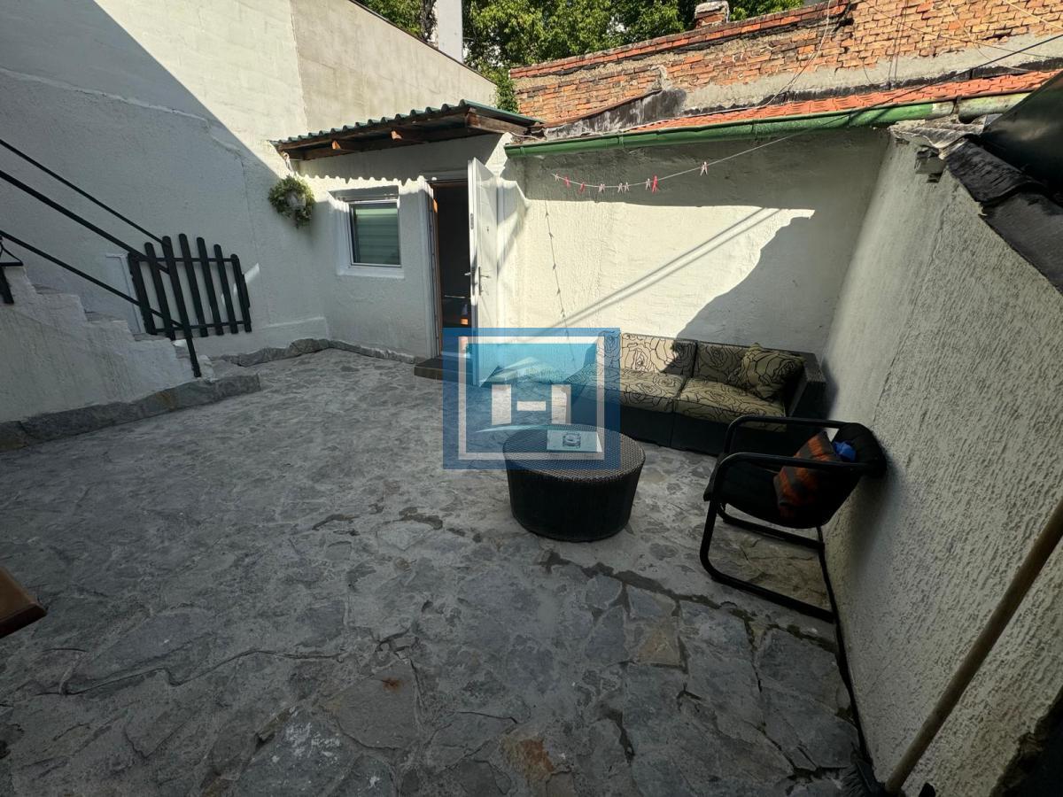 Kuća 90 m², 4 ulaza, 2 kupatila, dvorište – Admirala Geprata, centar Beograda