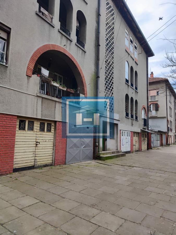 Trosoban stan na prvom spratu u Moravskom stilu u centru Jagodine