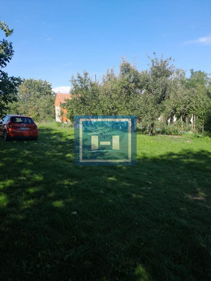 Na prodaju plac od 33 ara sa započetom kućom u Batočini!