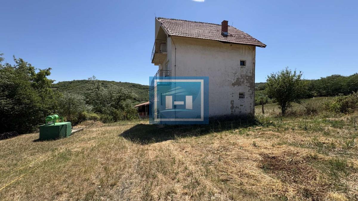 Plac od skoro 17 ari sa kućom od 200m² – mirno seosko okruženje