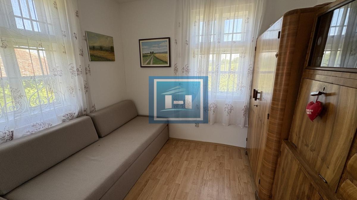 Na prodaju seosko domaćinstvo – dve renovirane kuće na placu od 169.83 ari