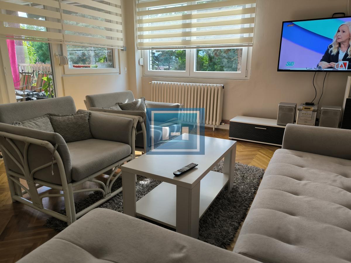 Na prodaju stan u Ćupriji u zgradi sa liftom