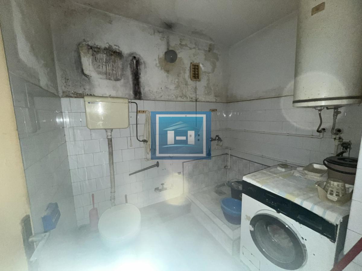 Tražiš stan za sređivanje? Lokacija TOP, potencijal OGROMAN!