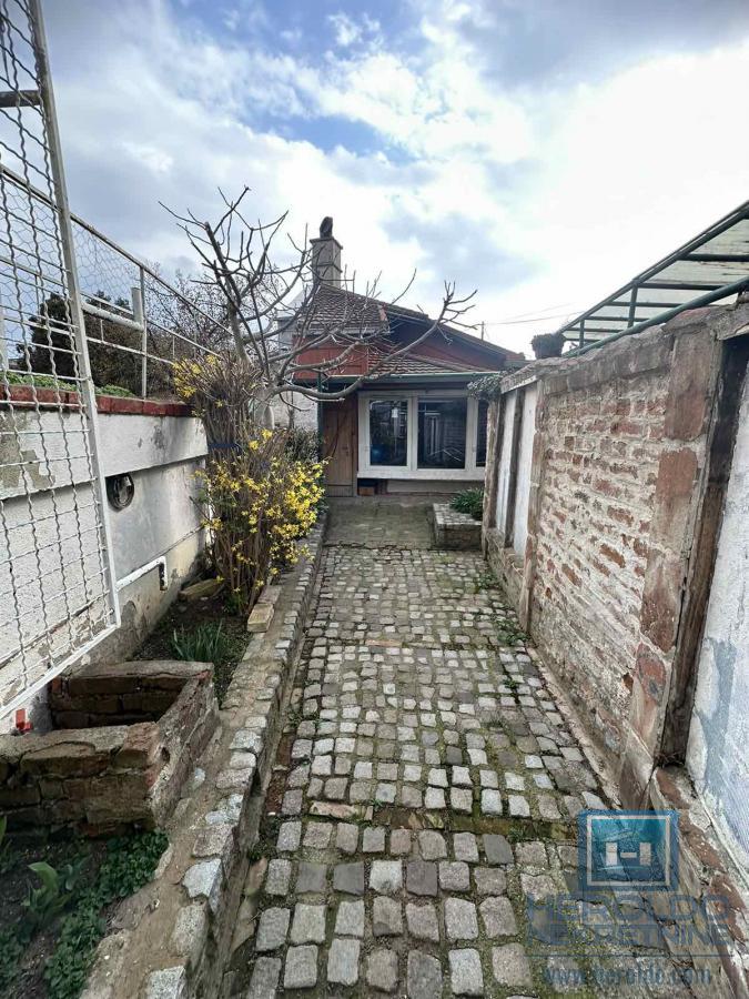 KUĆA U STROGOM CENTRU – IDEALNA ZA PORODIČNI ŽIVOT ILI POSLOVNI PROSTOR