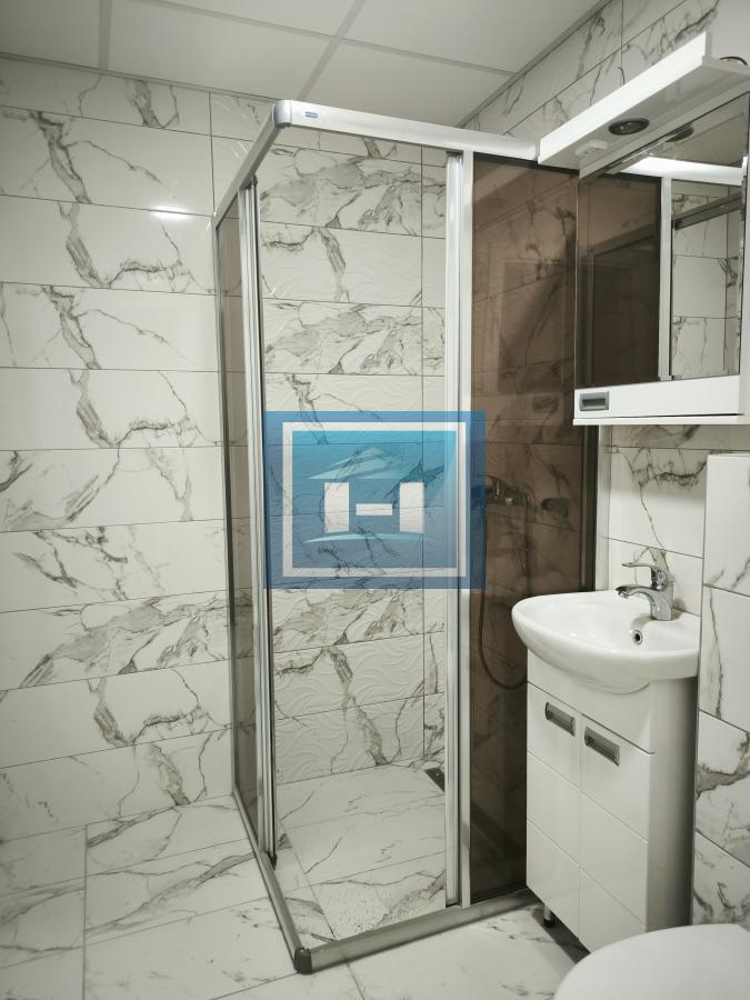 IZDAJE SE NOV, PROSTRAN STAN U CENTRU ĆUPRIJE – IDEALAN ZA PORODICE, FIRME I PRIVATNE DELATNOSTI