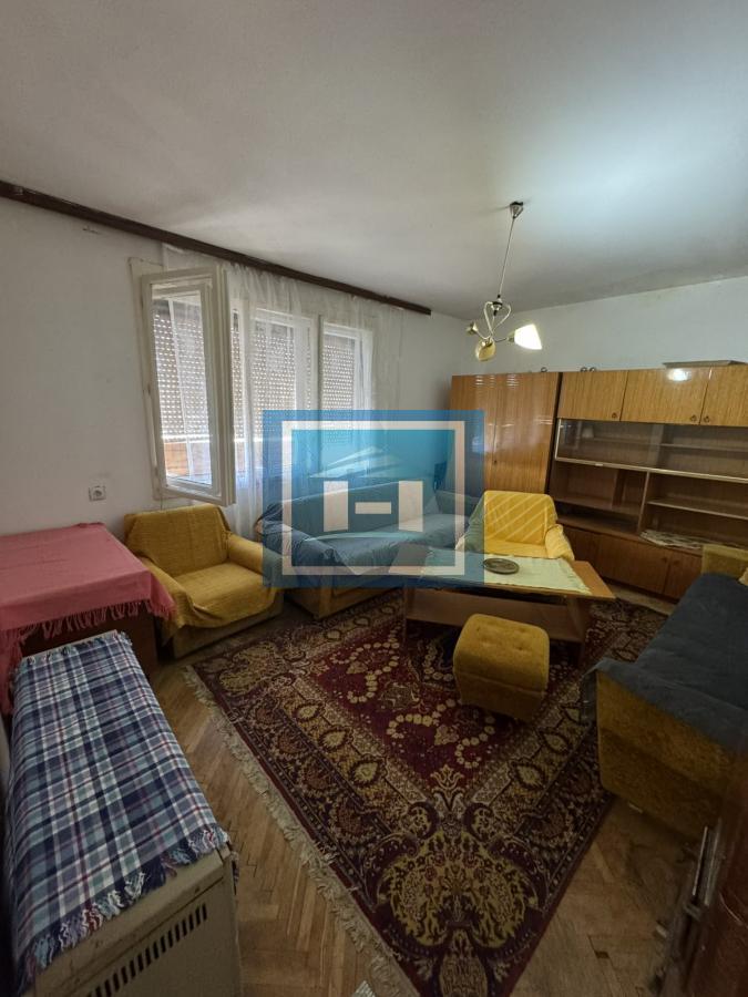 TOP PONUDA u samom CENTRU Ćuprije! Jednosoban stan 37 m² + podrum