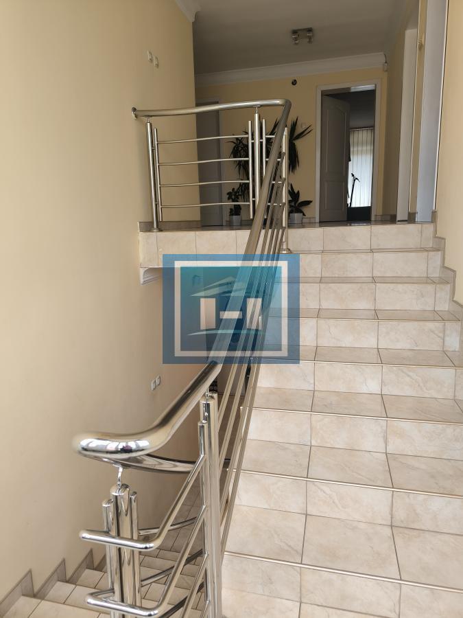 Na prodaju – Luksuzna porodična kuća