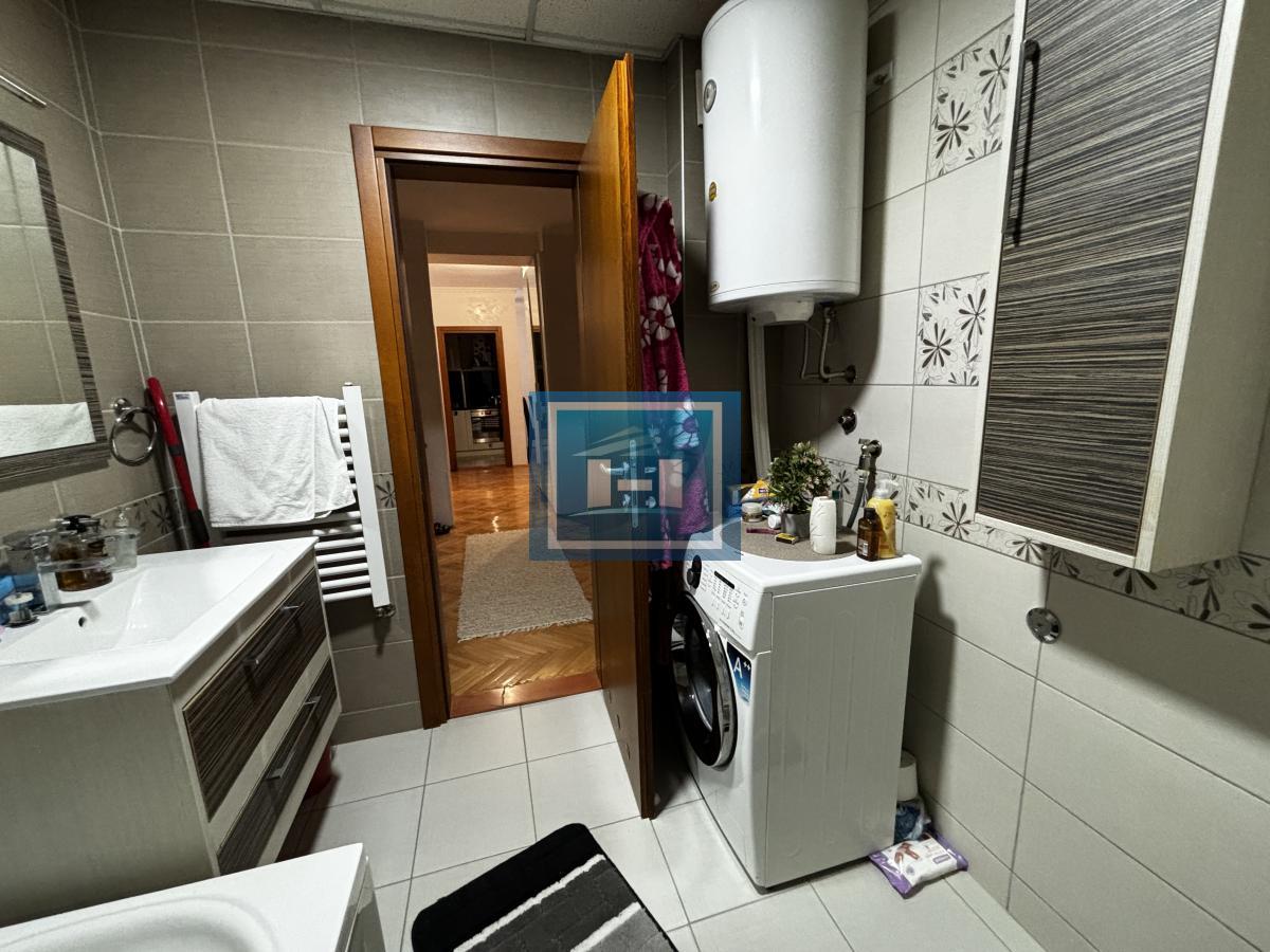 Prelep komforan stan u strogom centru Jagodine – idealna lokacija!